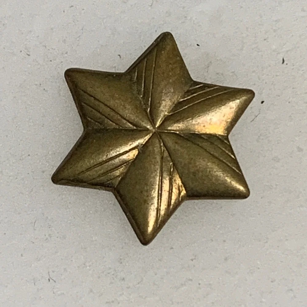 Vintage Brass Tone Six Point Star Lapel Pin Small Military Style Insignia 4484